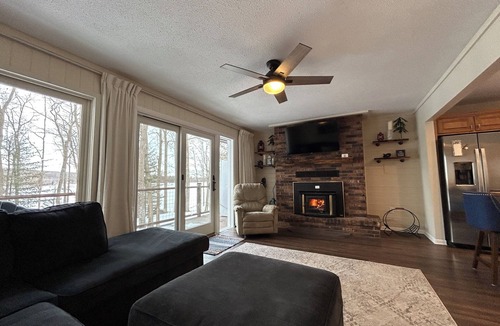 Hayward House | Hickory Hideaways/Nelson Lake/Pontoon Rental/Dog Friendly/Sauna
