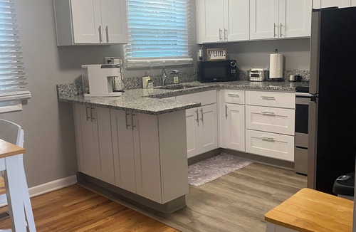 Salem House | Hidden Gem close to I-5, 10 min. to downtown 2 bedroom w/AC in charming Salem OR