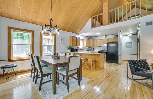 Higgins Lake Cabin | Higgins Lake Retreat: Dock Access, Close to Beach!