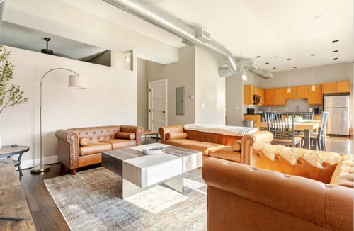 Market East District Apartment | High End Downtown Indy 1BR Walk to Gainbridge Fieldhouse