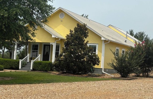 Red Rock House | High Point 1891 Charming Farmhouse in Red Rock on six acres with 2 zone AC, WiFi