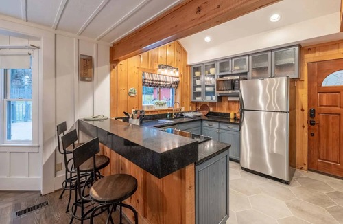 Highlands Cabin | Highlands Retreat - Pets, Fire Pit, Near Downtown