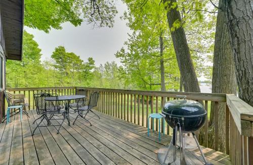Carp Lake House | Hike + Snow Play! Waterfront Paradise Lake Retreat