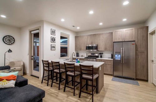 Santa Clara Villa | Hiker’s Haven - Trails, Pool, & E-Scooters!