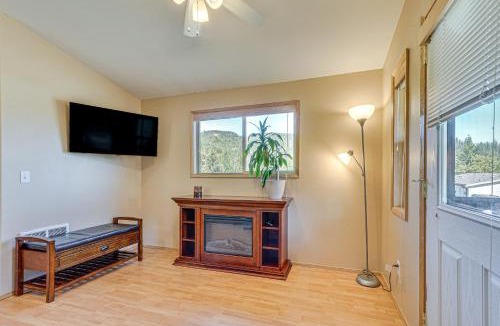 Medford House | Hiking Trail On-Site: Mtn-View Eagle Point Retreat