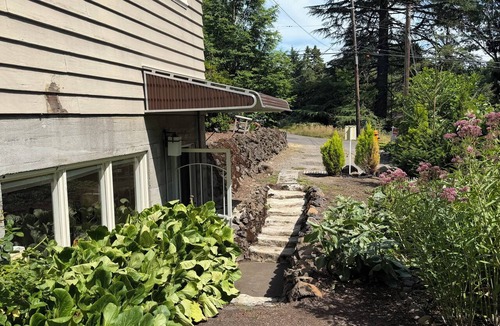 Hillsdale Apartment | Hillsdale Private Studio Oasis in Portland, OR