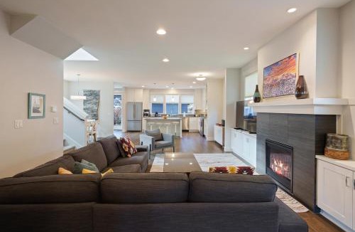 Awbrey Butte House | Hillside Haven home