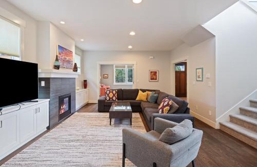 Awbrey Butte House | Hillside Haven