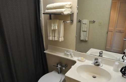 Madison Hotel | Hillside Inn