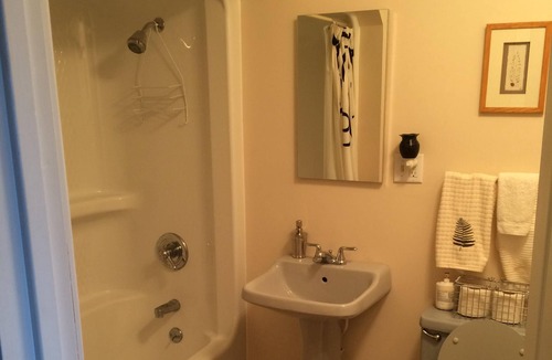 Arcadia Apartment | Hillside Manor A Quiet,Private place For couples to get away & relax