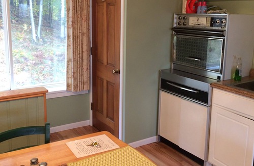 Arcadia Apartment | Hillside Manor A Quiet,Private place For couples to get away & relax