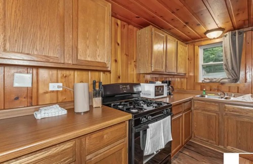 Phelps Cabin | Hillside Resort Cabin #6