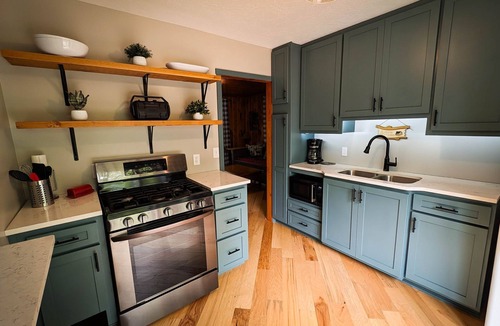 Hayward Cabin | Hilltop Hideaway- Cozy Updated Waterfront Retreat on Tiger Cat Chain of Lakes