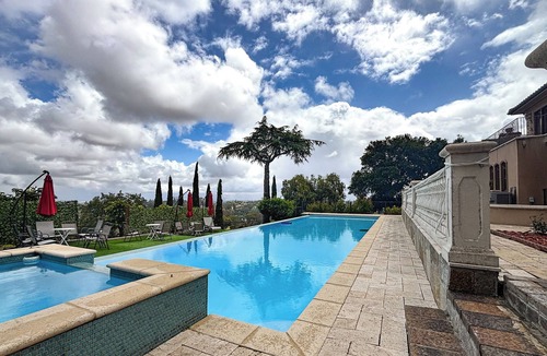 Los Altos Hills Villa | Hilltop Los Altos Stay Near Stanford + Pool, Grill, KTV & Views