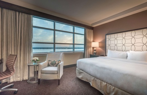 Baton Rouge Hotel | Hilton Baton Rouge Capitol Center