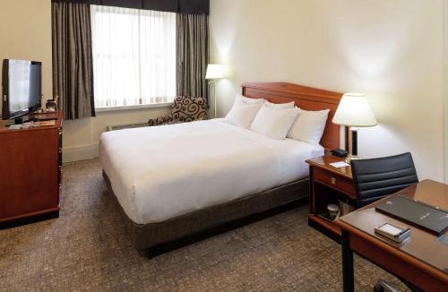 Downtown Cincinnati Hotel | Hilton Cincinnati Netherland Plaza