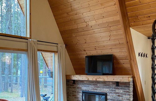 Three Rivers Cabin | Hip a-frame with cedar soaking tub nestled between Sunriver & Mt. Bachelor