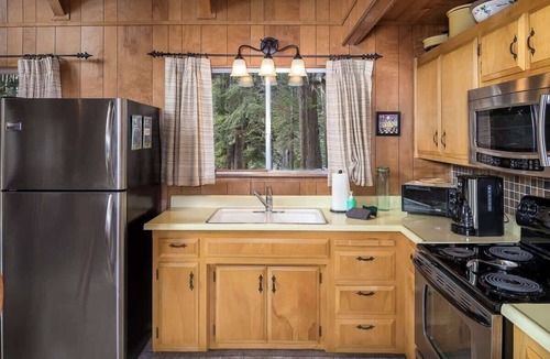 Carnelian Bay Cabin | Hip Spin to Classic Cabin Charm - Honey Bear Cabin