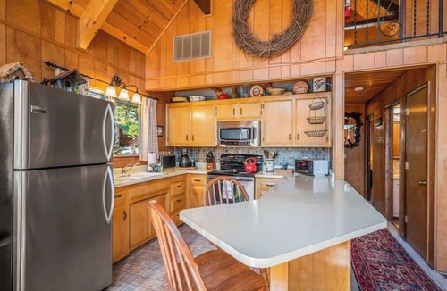 Carnelian Bay Cabin | Hip Spin to Classic Cabin Charm - Honey Bear Cabin