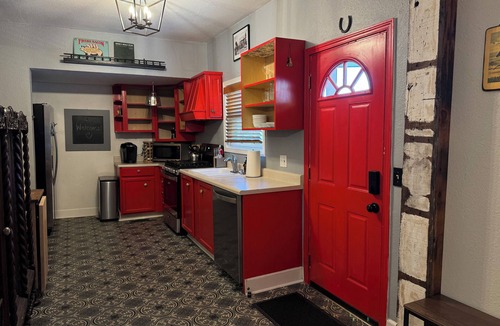 Canemah House | Historic 1898 Oregon City Home - 4 minutes from Downtown Oregon City!