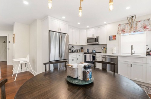 Stonington House | Historic 5BR, Dual Kitchens, Walk to Beach