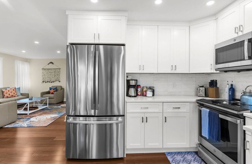 Stonington House | Historic 5BR, Dual Kitchens, Walk to Beach