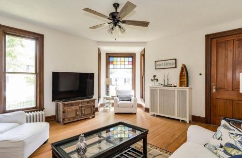South Haven House | Historic Beach House 2 Blocks to Beach/Downtown w/Pool, Firepit, 7 BRs