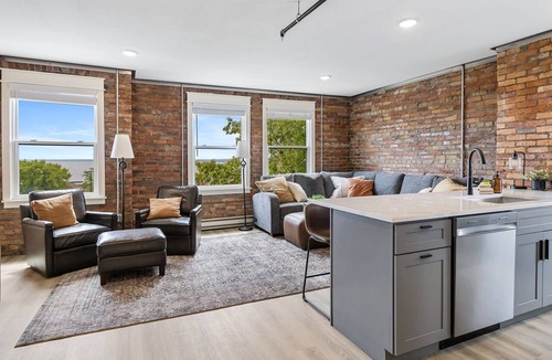 East Hillside Apartment | Historic Brownstone Apartment, Heirloom Vacations
