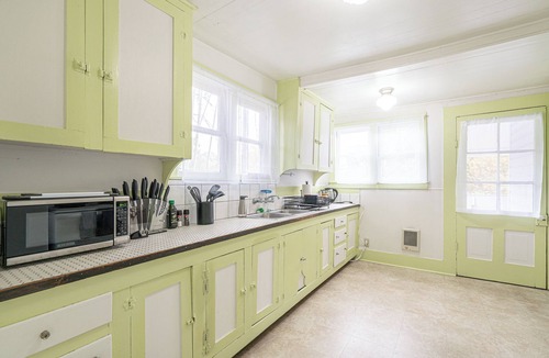 Market District House | Historic Downtown Gem with Heat Pump, WiFi!