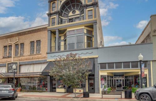 Marshall Apartment | Historic Downtown Marshall: Efficient Studio Space