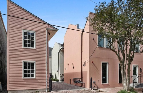 Lower Garden District Apartment | Historic Garden District 5BR with Parking and Balcony