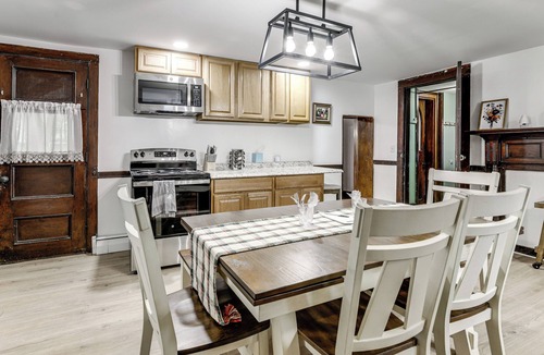 Middletown House | Historic Home 3 Mi to Middletown Main Street