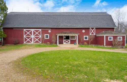 Metamora Villa | Historic Metamora Red House Farm