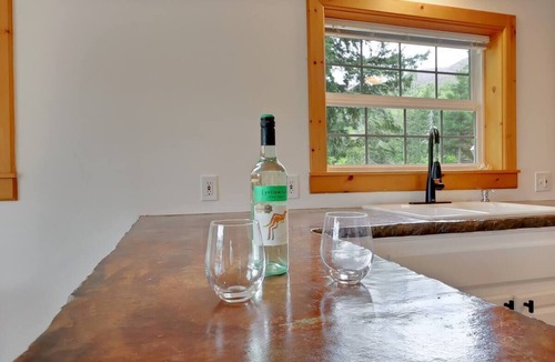 Mineral Cabin | Historic Mineral Lodge-Lake & Mt. Views-Hot Tub