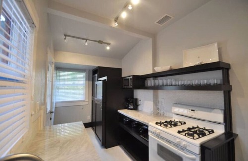 Duckpond House | Historic one bedroom Home- Walk to Downtown