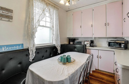 Downtown Niagara Falls Cottage | Historic Victorian Cottage, 1 Mi to Niagara Falls