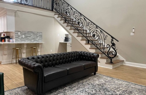 Rayne Apartment | Historic Worthmore Suite A