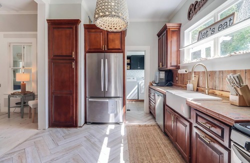 Biloxi House | Historical Beach Cottage in the core of downtown and a short walk to the beach