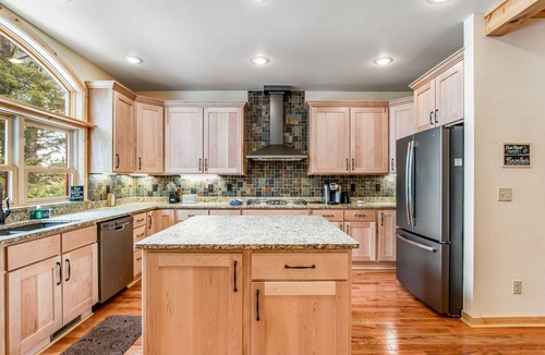 Mercer House | History-filled lakefront home with dock, fire pit, fireplace, & kayaks - dogs OK