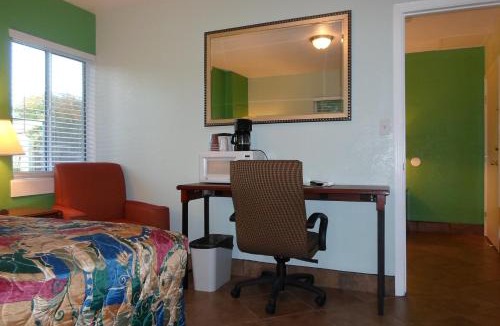 Eastside Santa Cruz Hotel | Hitching Post Studios Inn