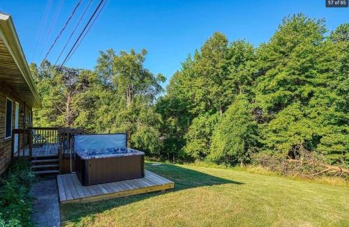 Logan House | Hocking Hills Cedar Ranch Cabin w/relaxing Hot Tub