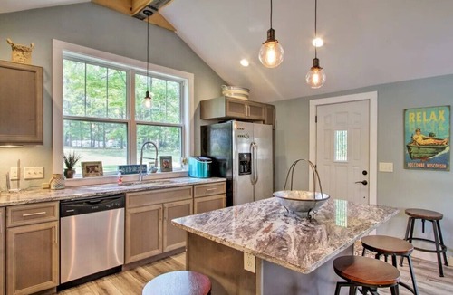Holcombe Cottage | Holcombe Lakefront Cottage