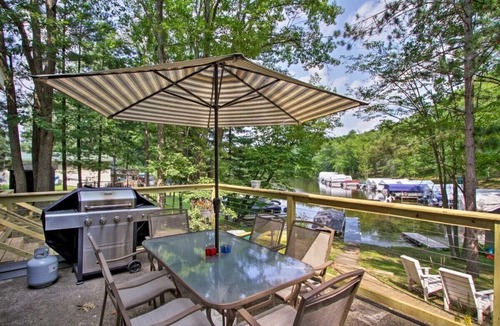 Holcombe Cottage | Holcombe Lakefront Cottage