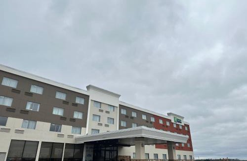 Big Rapids Hotel | Holiday Inn Express Big Rapids by IHG