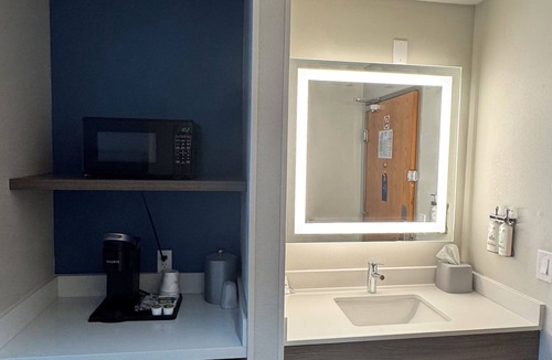 Morrisonville Hotel | Holiday Inn Express Deforest (Madison Area) by IHG