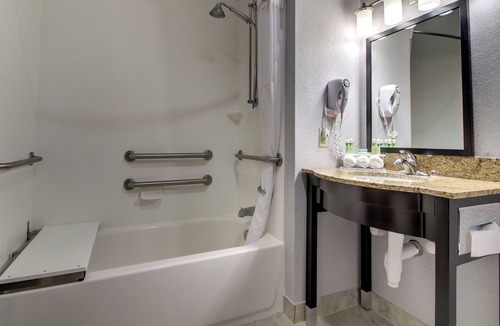 Natchez Hotel | Holiday Inn Express Hotel & Suites Natchez South by IHG