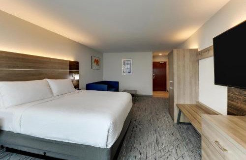 Kenner - Louis Armstrong International Airport Hotel | Holiday Inn Express Kenner - New Orleans Airport by IHG