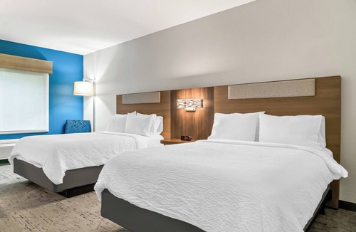 Lapeer Hotel | Holiday Inn Express Lapeer by IHG