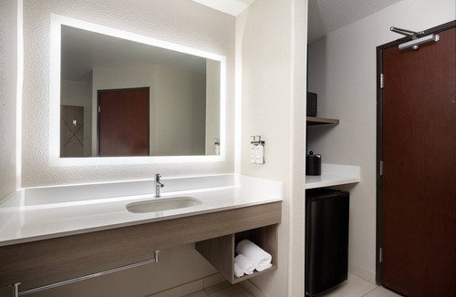 Gladstone Hotel | Holiday Inn Express Portland SE- Clackamas Area by IHG