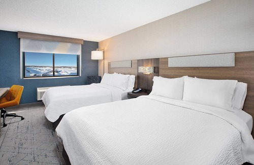 Sault Ste. Marie Hotel | Holiday Inn Express Sault Ste. Marie by IHG